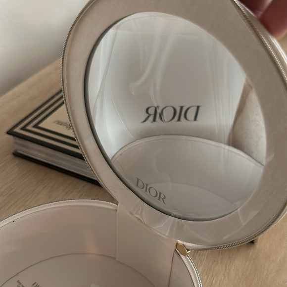 Dior Limited Edition Vanity - Picture 9 of 10